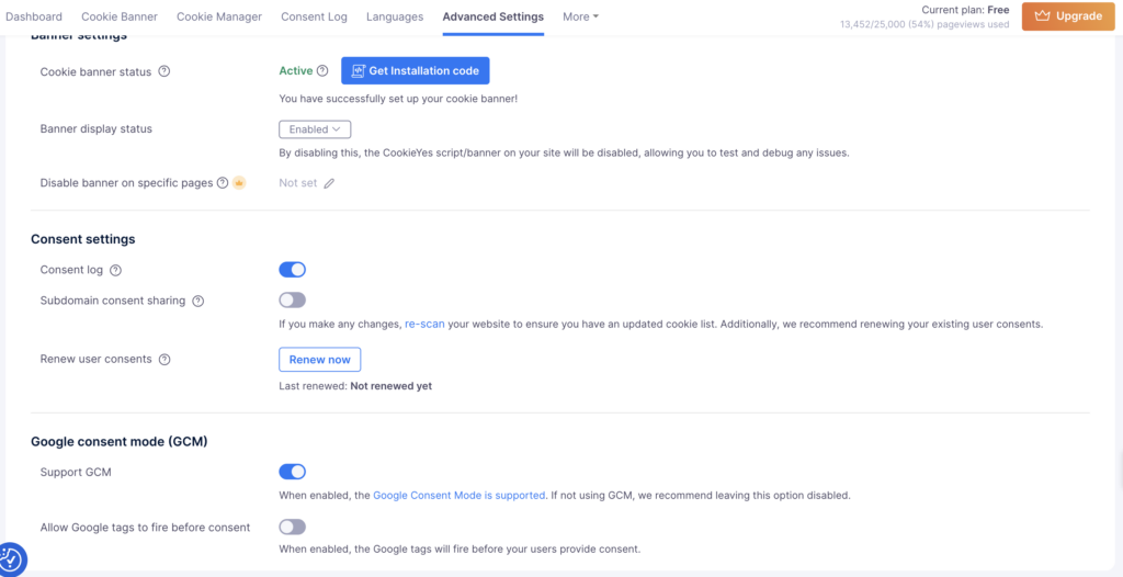 Ajustes avanzados de CookieYes: el banner activo, el registro de consentimiento encendido, el soporte de Google Consent Mode activado y la opción de disparar etiquetas antes del consentimiento desactivada